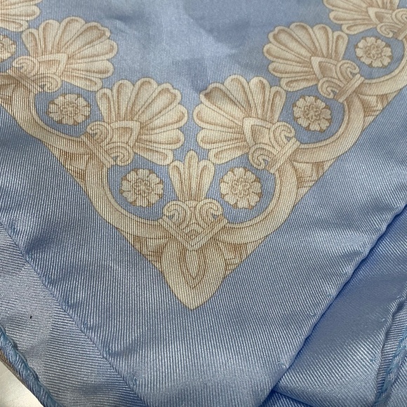 Versace silk scarf - Picture 1 of 8